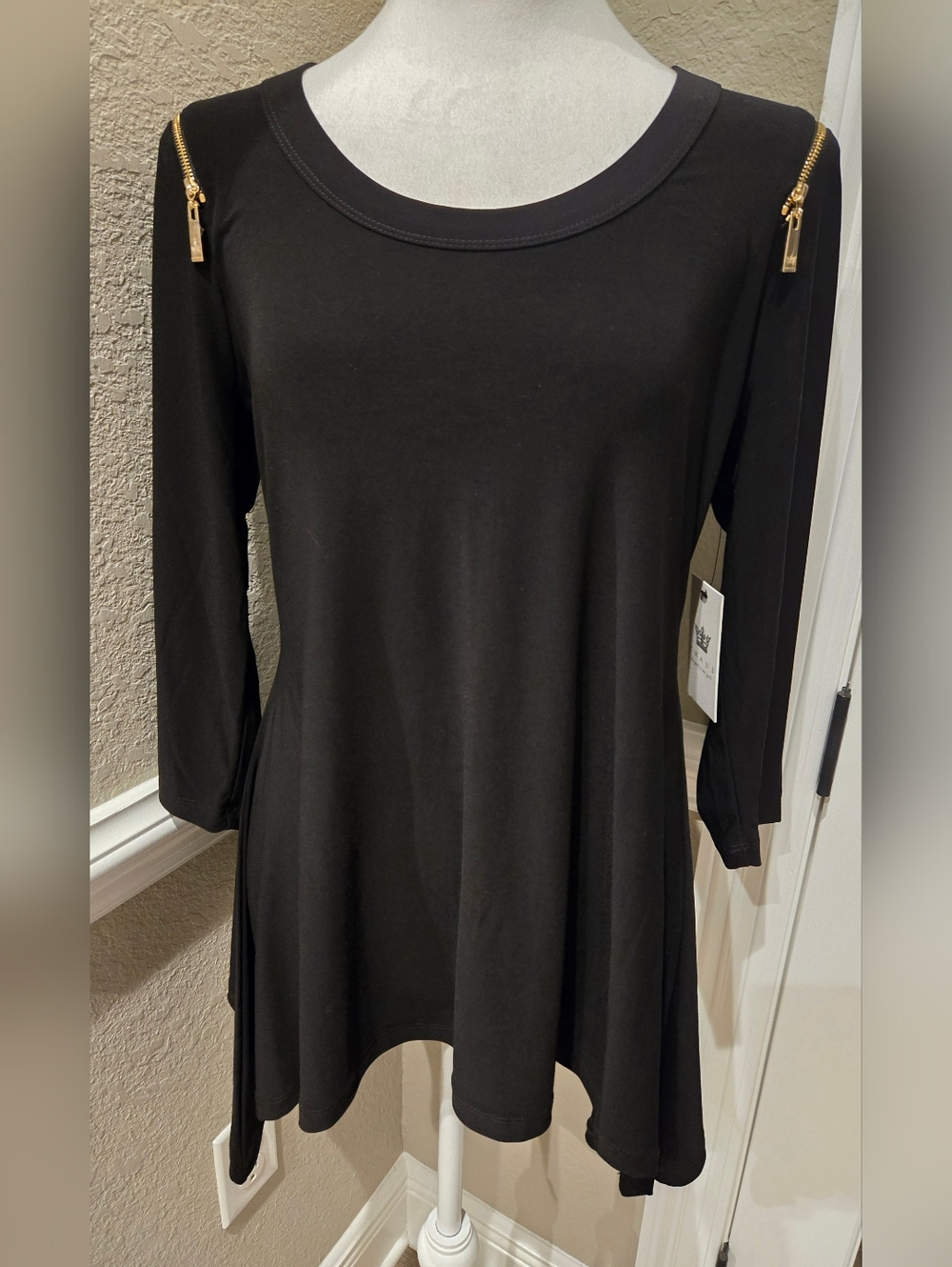 Chaus Maria Sharkbite Hem Blouse, Medium